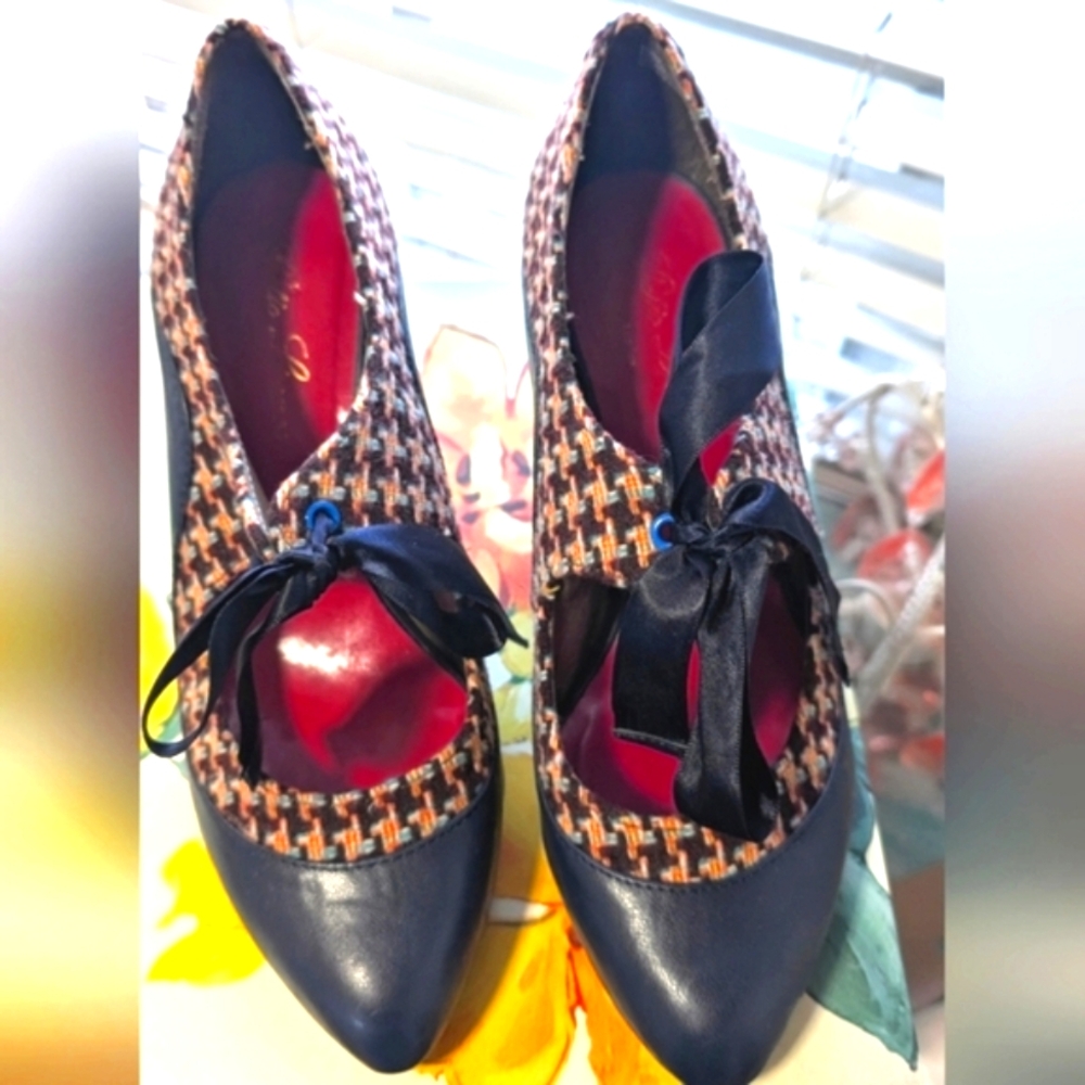 Poetic License Stand‎ Out Navy Pumps